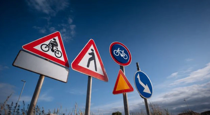 Road Signs and Understanding UK Signage 